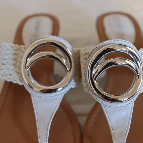 Like new St John's Bay Sandals Size 6 - Picture 4 of 7